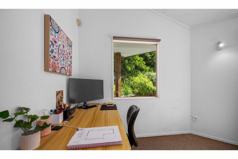 Photo of property in 29 Kate Sheppard Avenue, Torbay, Auckland, 0630