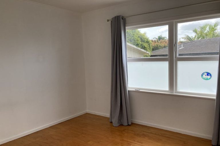 Photo of property in 41 Royal View Road, Te Atatu South, Auckland, 0610