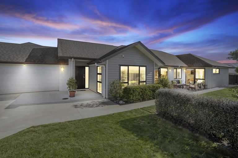 Photo of property in 8 Laylin Place, Pukekohe, 2120