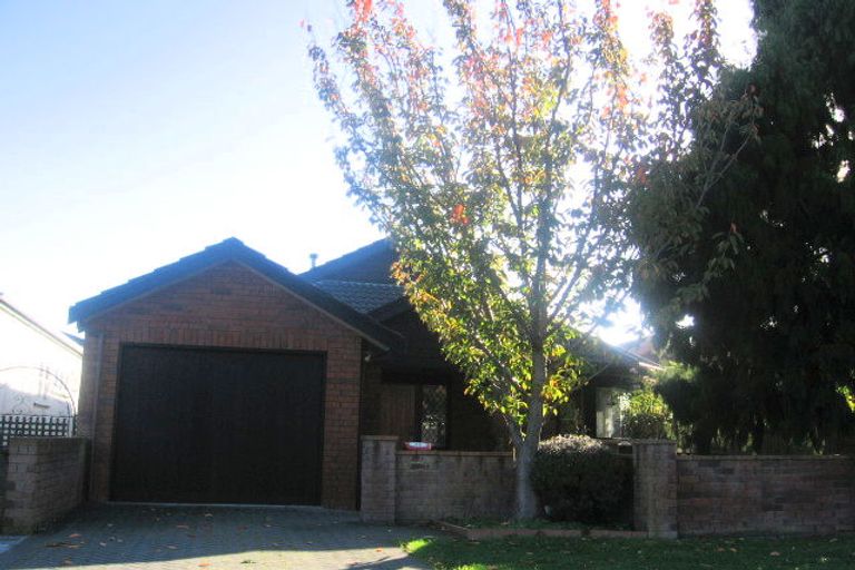 Photo of property in 3a Kauri Street, Woburn, Lower Hutt, 5011