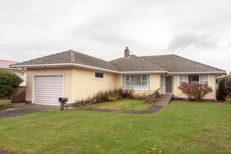 Photo of property in 23 Oswald Crescent, Paparangi, Wellington, 6037