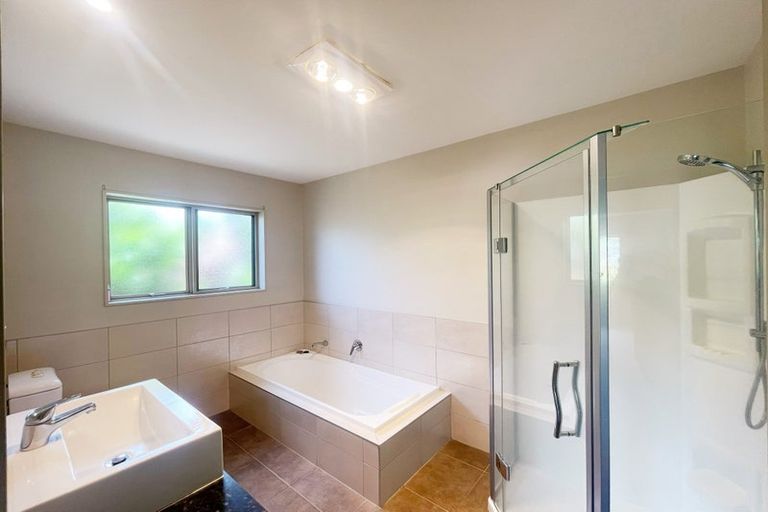 Photo of property in 10 Chard Place, Flat Bush, Auckland, 2016