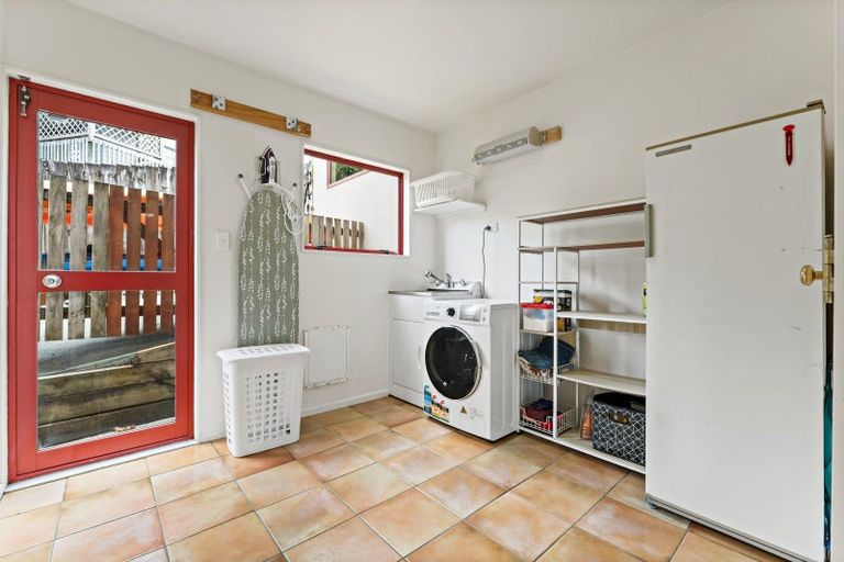 Photo of property in 70 Kate Sheppard Avenue, Torbay, Auckland, 0630