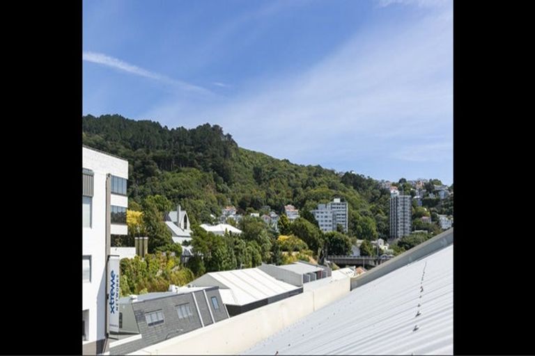 Photo of property in Metro Apartments, 18/220 Thorndon Quay, Pipitea, Wellington, 6011