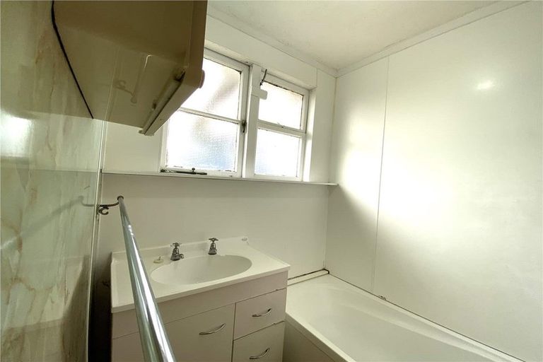 Photo of property in 13 Keeling Road, Henderson, Auckland, 0612