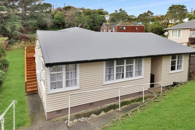 Photo of property in 41 Lyndfield Lane, Newlands, Wellington, 6037