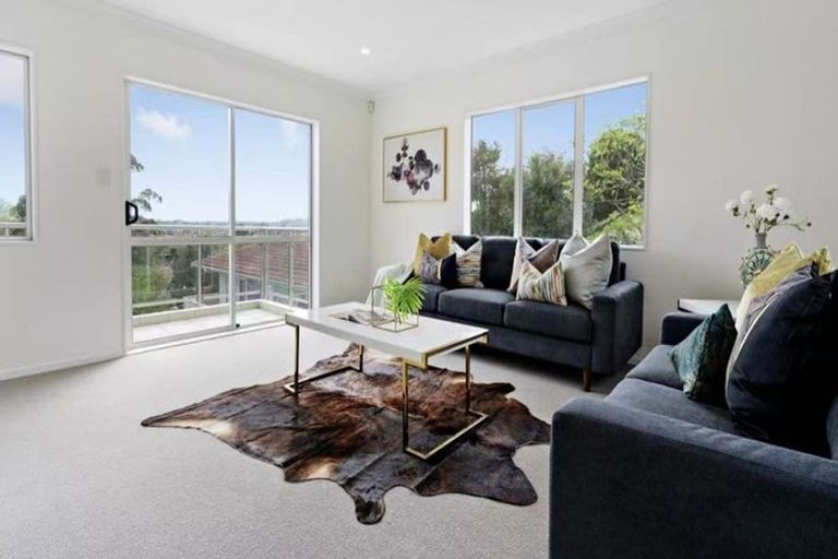 Photo of property in 11a Gerwyn Place, Pakuranga Heights, Auckland, 2010