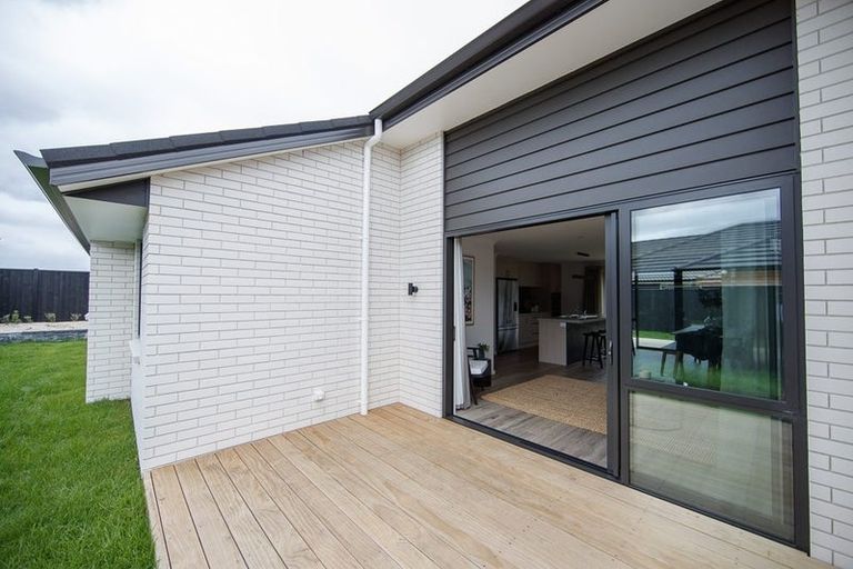 Photo of property in 27 Te Piriti Road, One Tree Point, 0118