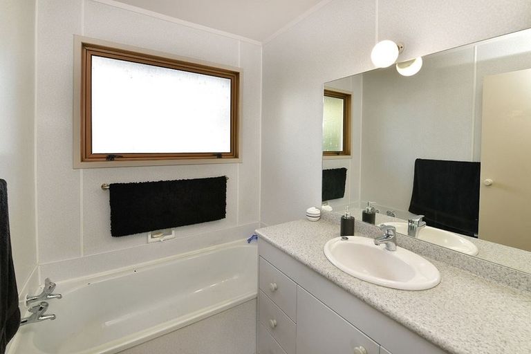 Photo of property in 119 Rosario Crescent, Red Beach, 0932