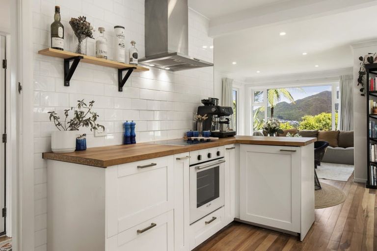 Photo of property in 28 Montgomery Avenue, Karori, Wellington, 6012
