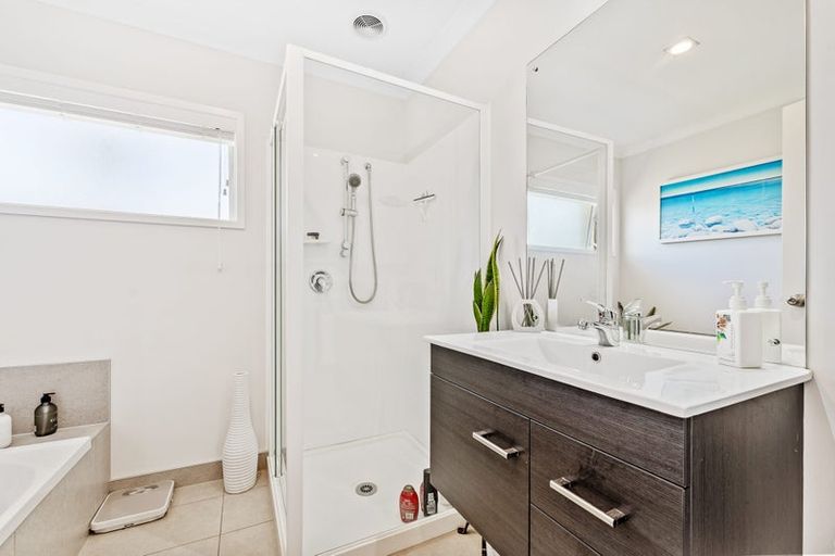 Photo of property in 2 Maylee Crescent, Gulf Harbour, Whangaparaoa, 0930