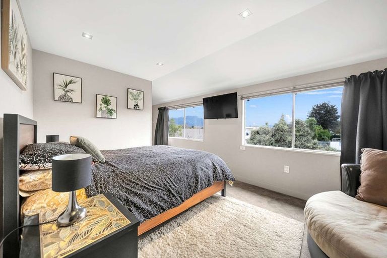 Photo of property in 10 Pompolona Street, Te Anau, 9600