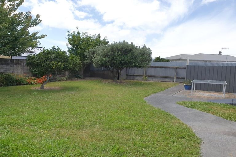 Photo of property in 27a Downing Street, Glenfield, Auckland, 0629