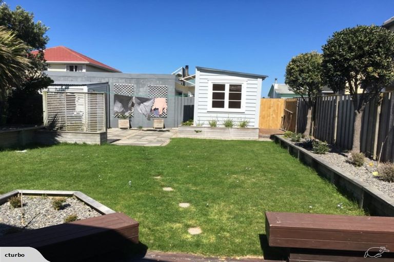 Photo of property in 131 Apu Crescent, Lyall Bay, Wellington, 6022