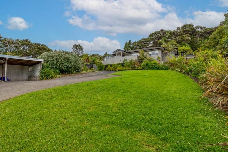 Photo of property in 52 Staincross Street, Green Bay, Auckland, 0604