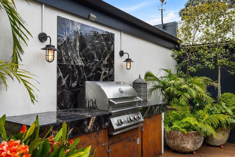 Photo of property in 10a Victoria Road, Devonport, Auckland, 0624