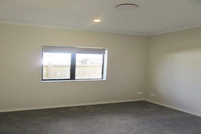 Photo of property in 10 Brumbie Way, Karaka, Papakura, 2113