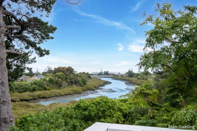 Photo of property in 116 Ennis Avenue, Pakuranga Heights, Auckland, 2010