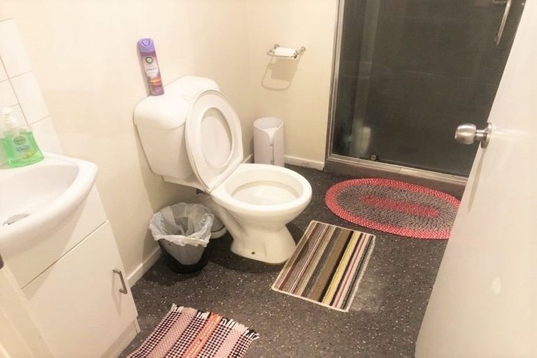 Photo of property in 194 Don Buck Road, Massey, Auckland, 0614