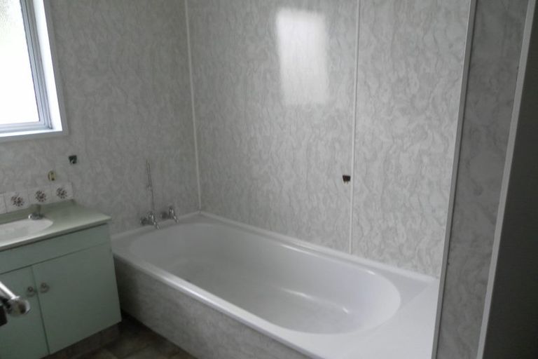 Photo of property in 18 Saunders Place, Redwood, Christchurch, 8051