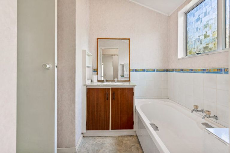 Photo of property in 26 Beauchamp Drive, Massey, Auckland, 0614