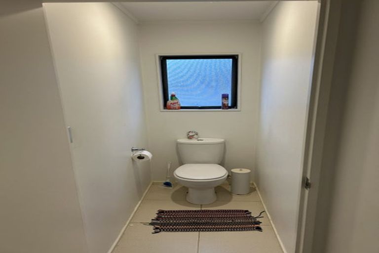 Photo of property in 1/2 Fernlea Rise, Bayview, Auckland, 0629