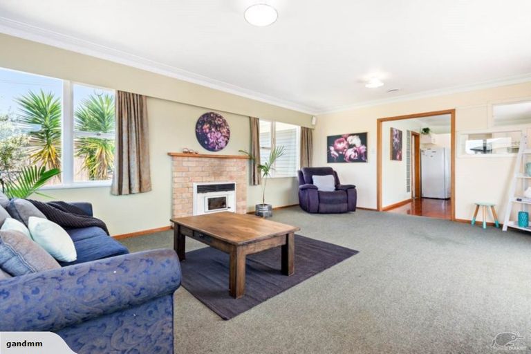 Photo of property in 90 Gloria Avenue, Te Atatu Peninsula, Auckland, 0610