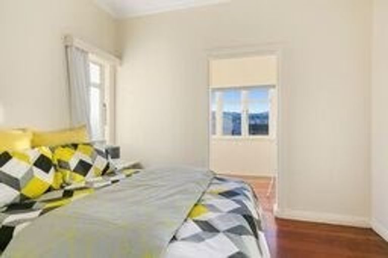 Photo of property in 2u2 Hawker Street, Mount Victoria, Wellington, 6011