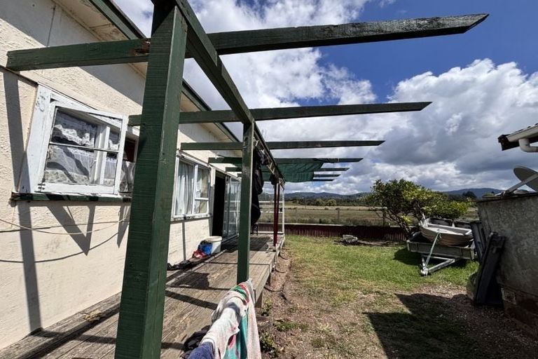 Photo of property in 1/869 East Coast Road, Northcross, Auckland, 0632