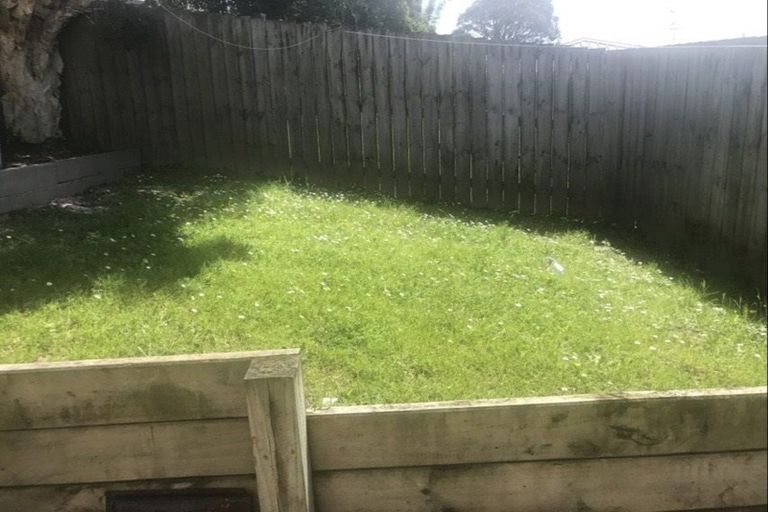 Photo of property in 98 Reynella Drive, Massey, Auckland, 0614