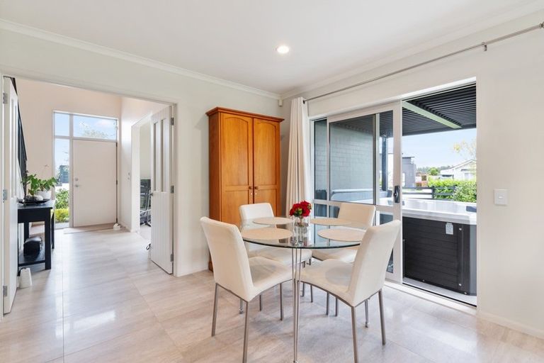 Photo of property in 32 Bayvista Drive, Karaka, Papakura, 2113