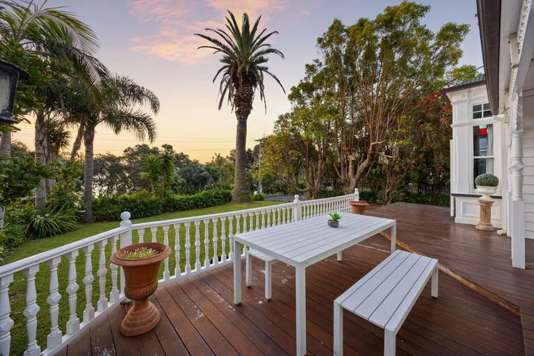 Photo of property in 5 Queen Street, Northcote Point, Auckland, 0627