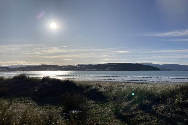 Photo of property in 87 Queens Drive, Lyall Bay, Wellington, 6022