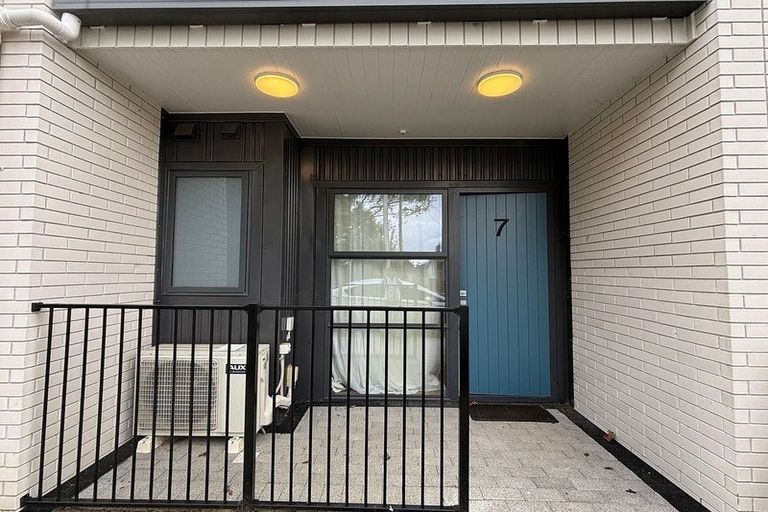 Photo of property in 7/1 Kaponga Crescent, New Lynn, Auckland, 0600