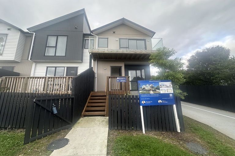 Photo of property in 35 Cedar Heights Avenue, Massey, Auckland, 0614