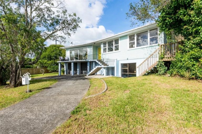 Photo of property in 2 Taioma Crescent, Te Atatu Peninsula, Auckland, 0610