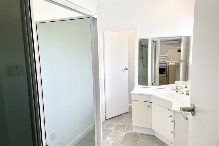 Photo of property in 28a Fruitvale Road, New Lynn, Auckland, 0600