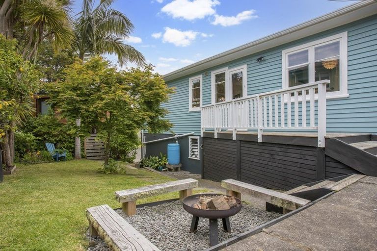 Photo of property in 18 Derwent Crescent, Titirangi, Auckland, 0604