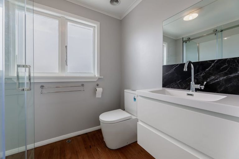 Photo of property in 74 Forest Hill Road, Henderson, Auckland, 0612