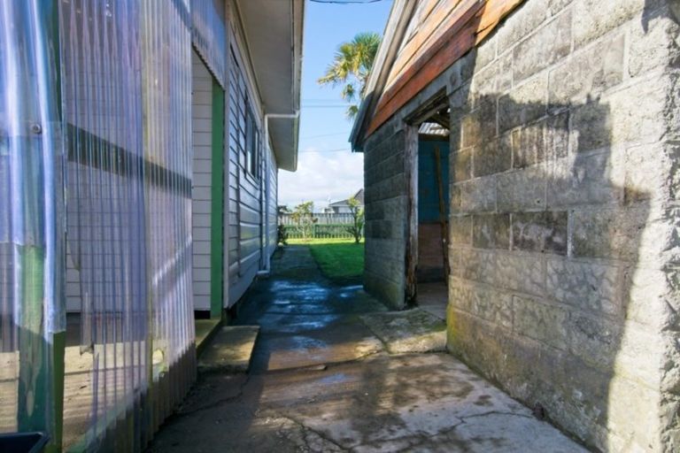 Photo of property in 20 Romilly Street, Westport, 7825