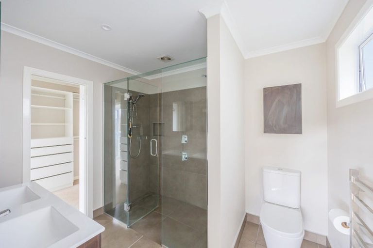 Photo of property in 17 Bevyn Street, Castor Bay, Auckland, 0620