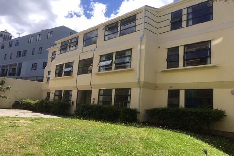 Photo of property in Te Awhina Apartments, 26/22u Sussex Street, Mount Cook, Wellington, 6021