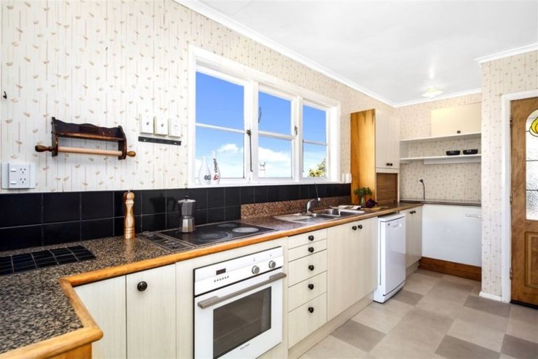 Photo of property in 94 Nicholson Road, Khandallah, Wellington, 6035
