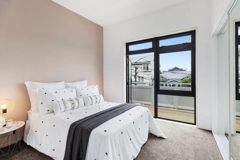 Photo of property in Pirie Street Townhouses, 12/35u Pirie Street, Mount Victoria, Wellington, 6011