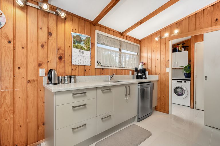 Photo of property in 67b Manuroa Road, Takanini, 2112