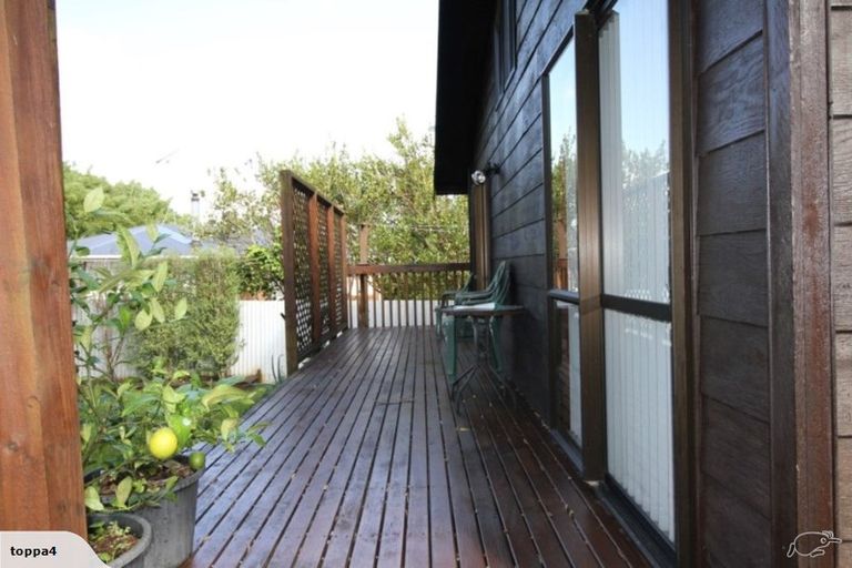 Photo of property in 11 Firle Place, Green Bay, Auckland, 0604