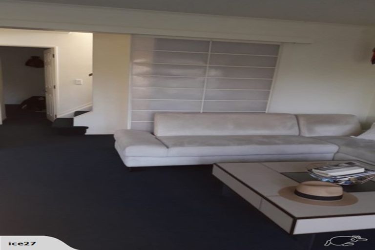 Photo of property in 5 Tyrico Close, Unsworth Heights, Auckland, 0632