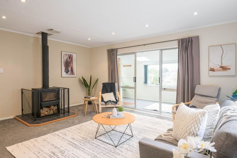 Photo of property in 42 Postgate Drive, Whitby, Porirua, 5024