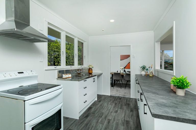 Photo of property in 8 Abel Tasman Avenue, Henderson, Auckland, 0610