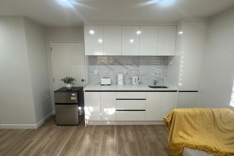 Photo of property in 28b Mason Street, New Lynn, Auckland, 0600